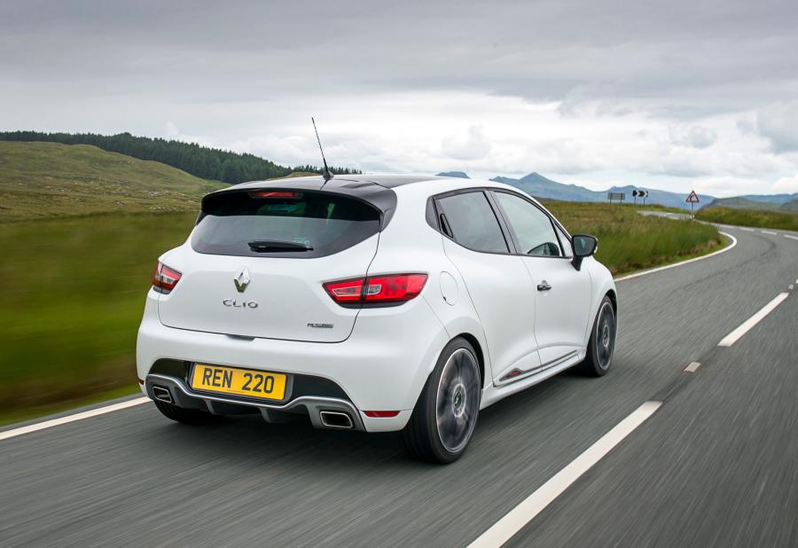  Renault Clio R.S. 220 Trophy 2015 года  (фото 27 из 48)